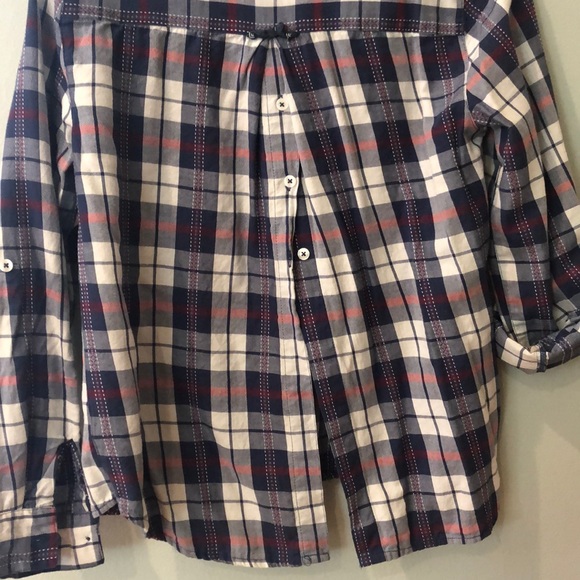 Long and open back button up with stitch detail - Picture 6 of 7